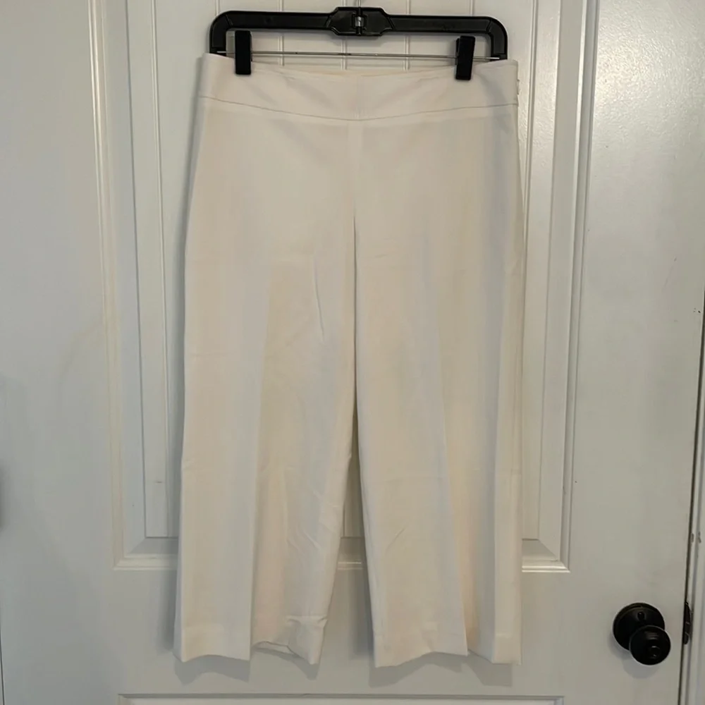 White House black market legacy 2 white Capri career casual dress pants
